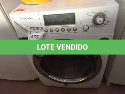 LOTE 455 - 01 MÁQUINA LAVA E SECA ELETROLUX. (NO ESTADO) ATENÇÃO! FAZER A VISITAÇÃO ANTES DE ARREMATAR, NÃO SABEMOS SE FUNCIONA. LEILÃO NÃO TEM GARANTIA E NEM DEVOLUÇÃO, SUJEITO A POSSÍVEIS AVARIAS VISÍVEIS/OCULTAS E/OU AUSÊNCIA DE COMPONENTES.