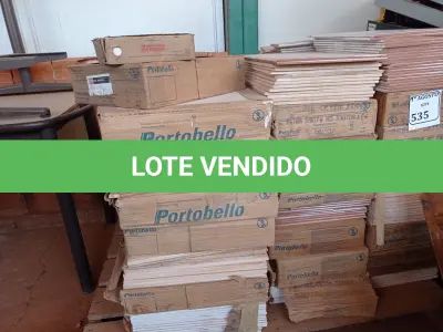 LOTE 535 - 01 LOTE COM REVESTIMENTO PORTOBELLO CETIM BIANCO 30X40 BOLD E AZULEJOS ELIANE 50,0 X 200,0MM. (NO ESTADO) ATENÇÃO! FAZER A VISITAÇÃO ANTES DE ARREMATAR, NÃO SABEMOS SE FUNCIONA. LEILÃO NÃO TEM GARANTIA E NEM DEVOLUÇÃO, SUJEITO A POSSÍVEIS AVARIAS VISÍVEIS/OCULTAS E/OU AUSÊNCIA DE COMPONENTES.