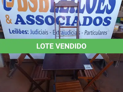 LOTE 350 - 01 MESA COM 04 CADEIRAS COM AVARIAS EM MADEIRA DOBRÁVEL. (NO ESTADO) ATENÇÃO! FAZER A VISITAÇÃO ANTES DE ARREMATAR, NÃO SABEMOS SE FUNCIONA. LEILÃO NÃO TEM GARANTIA E NEM DEVOLUÇÃO, SUJEITO A POSSÍVEIS AVARIAS VISÍVEIS/OCULTAS E/OU AUSÊNCIA DE COMPONENTES.