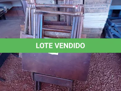 LOTE 300 - 05 MESAS DOBRÁVEIS EM MADEIRA COM AVARIAS. (NO ESTADO) ATENÇÃO! FAZER A VISITAÇÃO ANTES DE ARREMATAR, NÃO SABEMOS SE FUNCIONA. LEILÃO NÃO TEM GARANTIA E NEM DEVOLUÇÃO, SUJEITO A POSSÍVEIS AVARIAS VISÍVEIS/OCULTAS E/OU AUSÊNCIA DE COMPONENTES.