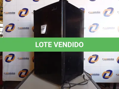 LOTE 077 - 01 FRIGOBAR ABSOCOLD 115V (REFRIGERATOR). (NO ESTADO EM QUE SE ENCONTRA. SUJEITO A AVARIAS OCULTAS/VISÍVEIS.) AV9678E