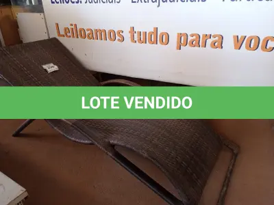 LOTE 256 - 01 ESPREGUIÇADEIRA PARA PISCINA (LOUNGE CHAIR). (NO ESTADO EM QUE SE ENCONTRA. SUJEITO A AVARIAS OCULTAS/VISÍVEIS.) AV9505K