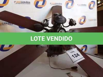 LOTE 124 - 01 VENTILADOR DE TETO COM PALETAS EM MADEIRA (1 WITH CEILING FANS). (NO ESTADO EM QUE SE ENCONTRA. SUJEITO A AVARIAS OCULTAS/VISÍVEIS.) 0000057