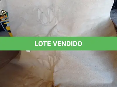 LOTE 250 - 01 TAPETE (RUG). (NO ESTADO EM QUE SE ENCONTRA. SUJEITO A AVARIAS OCULTAS/VISÍVEIS.) BF8582H
