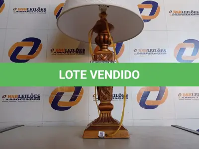 LOTE 271 - 01 ABAJUR COM CÚPULA (LAMP). (NO ESTADO EM QUE SE ENCONTRA. SUJEITO A AVARIAS OCULTAS/VISÍVEIS.) AV9392G