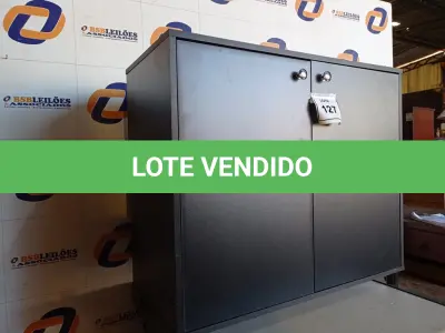 LOTE 128 - 01 ARMÁRIO EM MADEIRA 02 PORTAS (CABINET). (NO ESTADO EM QUE SE ENCONTRA. SUJEITO A AVARIAS OCULTAS/VISÍVEIS.) 0000054
