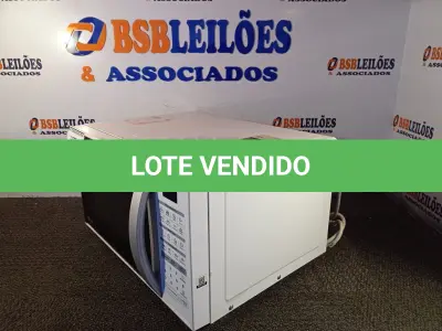 LOTE 036 - 01 MICRO-ONDAS MARCA LG 127V COM PRATO. MICROWAVE. (NO ESTADO EM QUE SE ENCONTRA. SUJEITO A AVARIAS OCULTAS/VISÍVEIS.) AV9725E