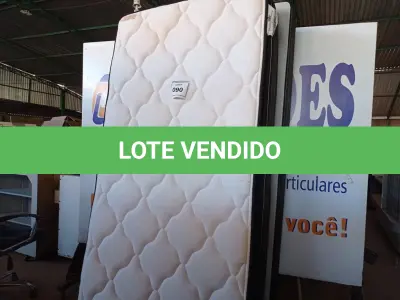 LOTE 090 - 01 COLCHÃO DE SOLTEIRO COM BASE (TWIN BED (MATTRESS+BOX). (NO ESTADO EM QUE SE ENCONTRA. SUJEITO A AVARIAS OCULTAS/VISÍVEIS) AU1875W, BASE SEM TAG