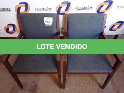 LOTE 103 - 02 CADEIRAS EM MADEIRA COM ESTOFADO CINZA (OFFICE CHAIR).  (NO ESTADO EM QUE SE ENCONTRA. SUJEITO A AVARIAS OCULTAS/VISÍVEIS.)0000074