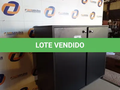 LOTE 194 - 01 ARMÁRIO COM 2 PORTAS EM MADEIRA (CABINET). (NO ESTADO EM QUE SE ENCONTRA. SUJEITO A AVARIAS OCULTAS/VISÍVEIS.) 0000053
