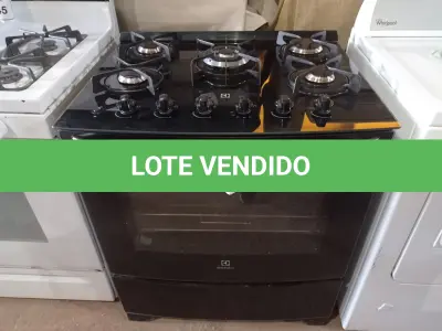 LOTE 219 - 01 FOGÃO ELECTROLUX 5 BOCAS BIVOLTS (RANGE). (NO ESTADO EM QUE SE ENCONTRA. SUJEITO A AVARIAS OCULTAS/VISÍVEIS.) BF8678C