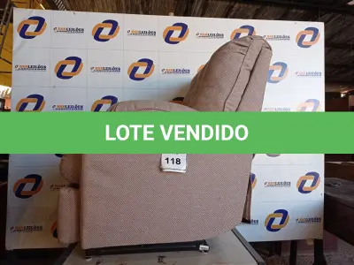 LOTE 118 - 01 POLTRONA RECLINÁVEL (ARMCHAIR). (NO ESTADO EM QUE SE ENCONTRA. SUJEITO A AVARIAS OCULTAS/VISÍVEIS.) AV9366K