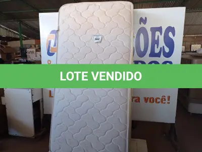 LOTE 282 - 01 COLCHÃO DE SOLTEIRO COM BASE (TWIN BED (MATTRESS+BOX). (NO ESTADO EM QUE SE ENCONTRA. SUJEITO A AVARIAS OCULTAS/VISÍVEIS.) AV9859M - BF8563W
