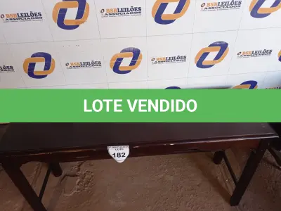 LOTE 182 - 01 APARADOR EM MADEIRA (SOFA TABLE). (NO ESTADO EM QUE SE ENCONTRA. SUJEITO A AVARIAS OCULTAS/VISÍVEIS.) AU2230N