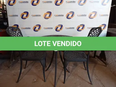 LOTE 143 - 01 MESA REDONDA E 02 CADEIRAS PARA PISCINA (DESK)(CHAIR). (NO ESTADO EM QUE SE ENCONTRA. SUJEITO A AVARIAS OCULTAS/VISÍVEIS.) AV9886E, AV9886D, AV9886G