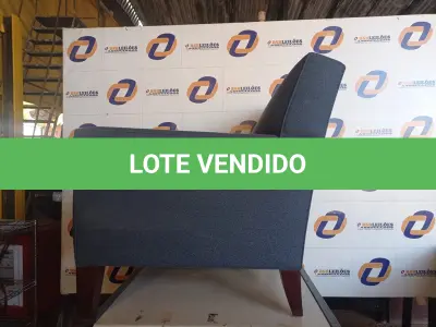 LOTE 224 - 01 POLTRONA AZUL (ARMCHAIR). (NO ESTADO EM QUE SE ENCONTRA. SUJEITO A AVARIAS OCULTAS/VISÍVEIS.) 0000058
