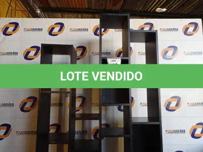 LOTE 198 - 01 RACK EM MADEIRA PARA ARMAZENAMENTO (WALL MOUNTED STORAGE RACK). (NO ESTADO EM QUE SE ENCONTRA. SUJEITO A AVARIAS OCULTAS/VISÍVEIS.)0000049