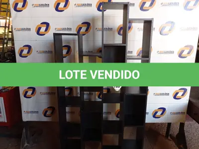 LOTE 199 - 01 RACK EM MADEIRA PARA ARMAZENAMENTO (WALL MOUNTED STORAGE RACK). (NO ESTADO EM QUE SE ENCONTRA. SUJEITO A AVARIAS OCULTAS/VISÍVEIS.) (NO ESTADO EM QUE SE ENCONTRA. SUJEITO A AVARIAS OCULTAS/VISÍVEIS.)0000077