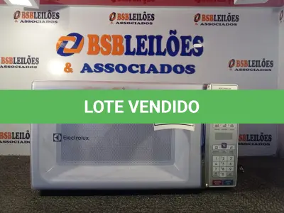 LOTE 212 - 01 MICRO-ONDAS ELECTROLUX 127 VOLTS COM PRATO (MICROWAVE). (NO ESTADO EM QUE SE ENCONTRA. SUJEITO A AVARIAS OCULTAS/VISÍVEIS.) BH1479N