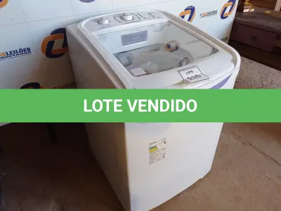 LOTE 235 - 01 MÁQUINA DE LAVAR ROUPAS ELECTROLUX 15KG 220VOLTS (WASHER). (NO ESTADO EM QUE SE ENCONTRA. SUJEITO A AVARIAS OCULTAS/VISÍVEIS.) AV9818R
