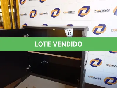 LOTE 128 - 01 ARMÁRIO EM MADEIRA 02 PORTAS (CABINET). (NO ESTADO EM QUE SE ENCONTRA. SUJEITO A AVARIAS OCULTAS/VISÍVEIS.) 0000054