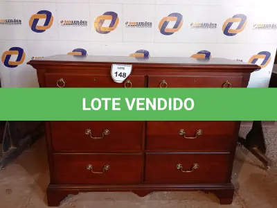 LOTE 148 - 01 CÔMODA EM MADEIRA 6 GAVETAS (DRESSER). (NO ESTADO EM QUE SE ENCONTRA. SUJEITO A AVARIAS OCULTAS/VISÍVEIS.) BF8581K