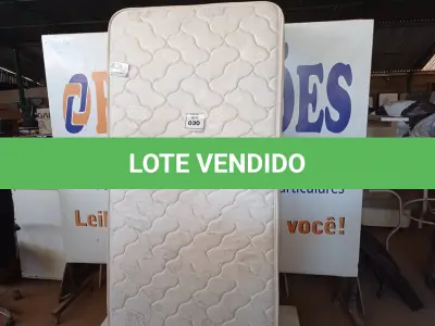 LOTE 030 - 01 COLCHÃO DE SOLTEIRO COM BASE (TWIN BED (MATTRESS+BOX). (NO ESTADO EM QUE SE ENCONTRA. SUJEITO A AVARIAS OCULTAS/VISÍVEIS.) BF1497W - AV9625V