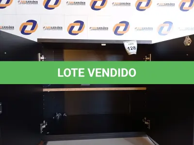 LOTE 128 - 01 ARMÁRIO EM MADEIRA 02 PORTAS (CABINET). (NO ESTADO EM QUE SE ENCONTRA. SUJEITO A AVARIAS OCULTAS/VISÍVEIS.) 0000054
