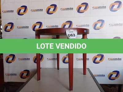 LOTE 063 - 01 MESA DE CENTRO DE MADEIRA (ACESSORY TABLE). (NO ESTADO EM QUE SE ENCONTRA. SUJEITO A AVARIAS OCULTAS/VISÍVEIS.)0000046