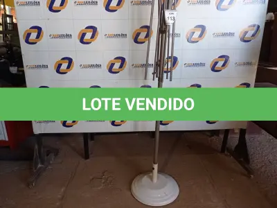 LOTE 113 - 01 ARMAÇÃO DE OMBRELONE SEM O TOLDO COM BASE DE CONCRETO. (UMBRELLA). (NO ESTADO EM QUE SE ENCONTRA. SUJEITO A AVARIAS OCULTAS/VISÍVEIS.) BH1552X