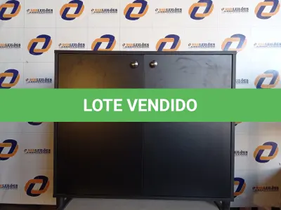 LOTE 197 - 01 ARMÁRIO EM MADEIRA 2 PORTAS (CABINET). NO ESTADO EM QUE SE ENCONTRA. SUJEITO A AVARIAS OCULTAS/VISÍVEIS.) 0000051