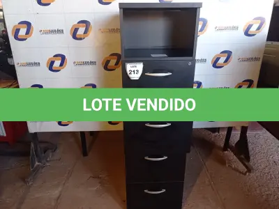 LOTE 213 - 01 ARQUIVO EM MADEIRA 4 GAVETAS (CABINET FILE). (NO ESTADO EM QUE SE ENCONTRA. SUJEITO A AVARIAS OCULTAS/VISÍVEIS.) 0000048