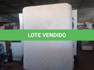 LOTE 180 - 01 COLCHÃO DE CASAL COM BASE QUEEN BED (MATTRESS+BOX). (NO ESTADO EM QUE SE ENCONTRA. SUJEITO A AVARIAS OCULTAS/VISÍVEIS.) AV9906K - AV9844D