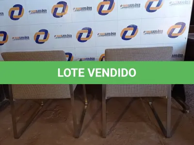 LOTE 109 - 02 CADEIRAS ESTOFADAS COM PÉS CROMADOS (CHAIRS). (NO ESTADO EM QUE SE ENCONTRA. SUJEITO A AVARIAS OCULTAS/VISÍVEIS.)0000075