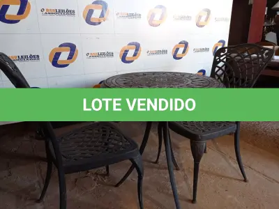 LOTE 143 - 01 MESA REDONDA E 02 CADEIRAS PARA PISCINA (DESK)(CHAIR). (NO ESTADO EM QUE SE ENCONTRA. SUJEITO A AVARIAS OCULTAS/VISÍVEIS.) AV9886E, AV9886D, AV9886G