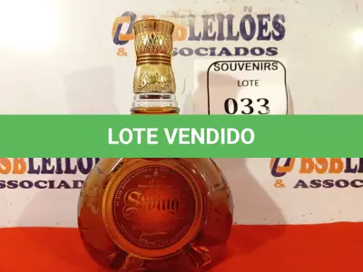 LOTE 033 - 01 GARRAFA DE WHISKY JOHNNIE WALKER SWING 75CL LACRADO. (NO ESTADO EM QUE SE ENCONTRA) ATENÇÃO! FAZER A VISITAÇÃO ANTES DE ARREMATAR, NÃO SABEMOS SE FUNCIONA. LEILÃO NÃO TEM GARANTIA E NEM DEVOLUÇÃO, SUJEITO A POSSÍVEIS AVARIAS VISÍVEIS/OCULTAS E/OU AUSÊNCIA DE COMPONENTES.  