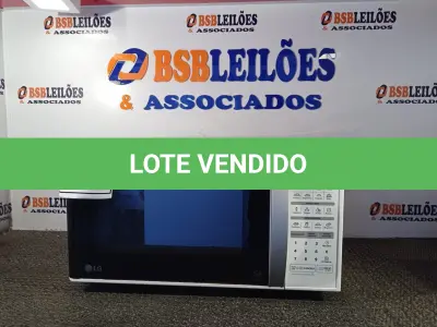 LOTE 036 - 01 MICRO-ONDAS MARCA LG 127V COM PRATO. MICROWAVE. (NO ESTADO EM QUE SE ENCONTRA. SUJEITO A AVARIAS OCULTAS/VISÍVEIS.) AV9725E