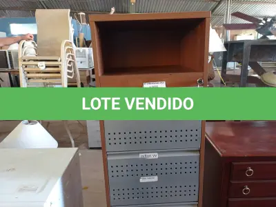 LOTE 184 - 01 ARQUIVO EM MADEIRA COM 4 GAVETAS EM AÇO (CABINET FILE). (NO ESTADO EM QUE SE ENCONTRA. SUJEITO A AVARIAS OCULTAS/VISÍVEIS.) 000071