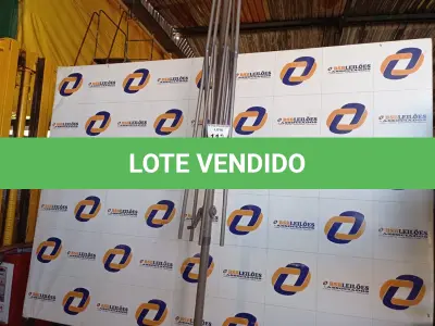 LOTE 113 - 01 ARMAÇÃO DE OMBRELONE SEM O TOLDO COM BASE DE CONCRETO. (UMBRELLA). (NO ESTADO EM QUE SE ENCONTRA. SUJEITO A AVARIAS OCULTAS/VISÍVEIS.) BH1552X