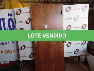 LOTE 006 - 01 PORTA EM MADEIRA MACIÇA MEDINDO 090CMX2,10CM.  (WOOD DOOR). (NO ESTADO EM QUE SE ENCONTRA. SUJEITO A AVARIAS OCULTAS/VISÍVEIS)0000082