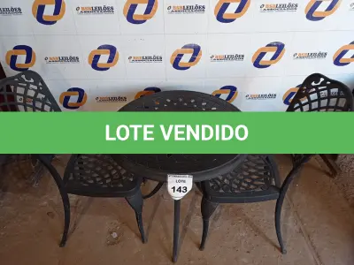 LOTE 143 - 01 MESA REDONDA E 02 CADEIRAS PARA PISCINA (DESK)(CHAIR). (NO ESTADO EM QUE SE ENCONTRA. SUJEITO A AVARIAS OCULTAS/VISÍVEIS.) AV9886E, AV9886D, AV9886G