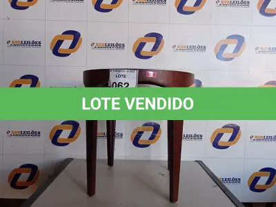 LOTE 062 - 01 MESA DE CENTRO DE MADEIRA (ACESSORY TABLE). (NO ESTADO EM QUE SE ENCONTRA. SUJEITO A AVARIAS OCULTAS/VISÍVEIS.)0000088