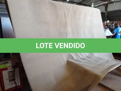 LOTE 240 - 01 TAPETE (RUG). (NO ESTADO EM QUE SE ENCONTRA. SUJEITO A AVARIAS OCULTAS/VISÍVEIS.) BF8603N