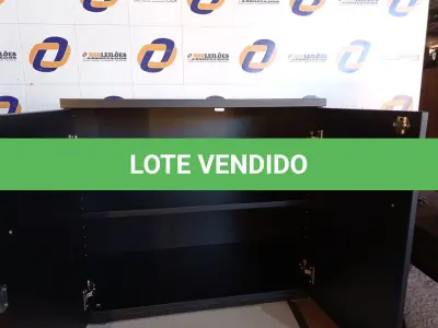 LOTE 117 - 01 ARMÁRIO EM MADEIRA 02 PORTAS (CABINET). (NO ESTADO EM QUE SE ENCONTRA. SUJEITO A AVARIAS OCULTAS/VISÍVEIS.) 0000050