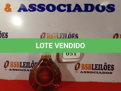 LOTE 051 - 01 GARRAFA DE WHISKY JOHNNIE WALKER SWING 750ML LACRADO. (NO ESTADO EM QUE SE ENCONTRA) ATENÇÃO! FAZER A VISITAÇÃO ANTES DE ARREMATAR, NÃO SABEMOS SE FUNCIONA. LEILÃO NÃO TEM GARANTIA E NEM DEVOLUÇÃO, SUJEITO A POSSÍVEIS AVARIAS VISÍVEIS/OCULTAS E/OU AUSÊNCIA DE COMPONENTES.  