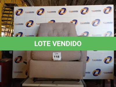 LOTE 118 - 01 POLTRONA RECLINÁVEL (ARMCHAIR). (NO ESTADO EM QUE SE ENCONTRA. SUJEITO A AVARIAS OCULTAS/VISÍVEIS.) AV9366K