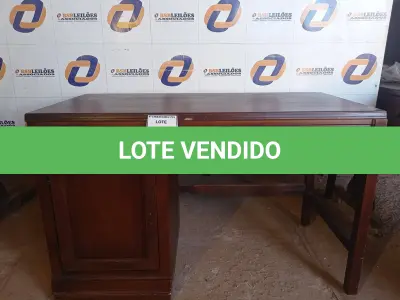 LOTE 172 - 01 MESA EM MADEIRA COM 2 GAVETAS (OFFICE TABLE). (NO ESTADO EM QUE SE ENCONTRA. SUJEITO A AVARIAS OCULTAS/VISÍVEIS.) BF8636T