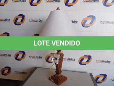 LOTE 281 - 01 ABAJUR COM CÚPULA (LAMP). (NO ESTADO EM QUE SE ENCONTRA. SUJEITO A AVARIAS OCULTAS/VISÍVEIS.) AV9625S