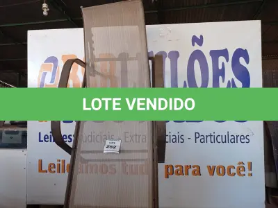 LOTE 252 - 01 ESPREGUIÇADEIRA PARA PISCINA (LOUNGE CHAIRS). (ESTADO EM QUE SE ENCONTRA. SUJEITO A AVARIAS OCULTAS/VISÍVEIS.) 0000059