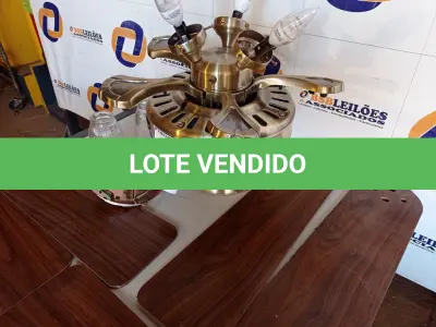 LOTE 158 - 01 VENTILADOR DE TETO COM PALETAS EM MADEIRA MARCA HUNTER) (1 WITH CEILING FANS). (NO ESTADO EM QUE SE ENCONTRA. SUJEITO A AVARIAS OCULTAS/VISÍVEIS.) 0000057